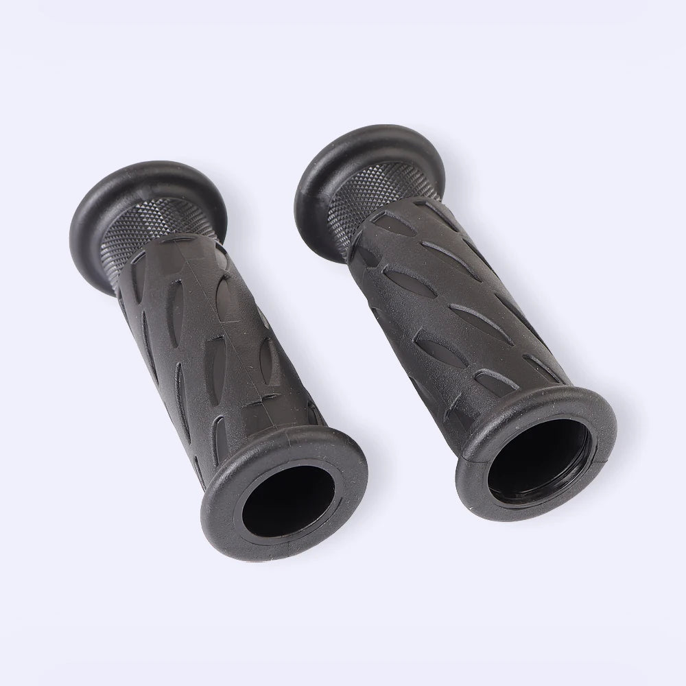 Triumph Bonneville Motorcycle Handlebar Grips 22mm 28mm High Quality Rubber Striped Non-Slip Shockproof Handle Bar Grip Cover for Bonneville Bobber T100 T120 Speedmaster Thruxton 1200 Euro 5 – Black (1 Pair)