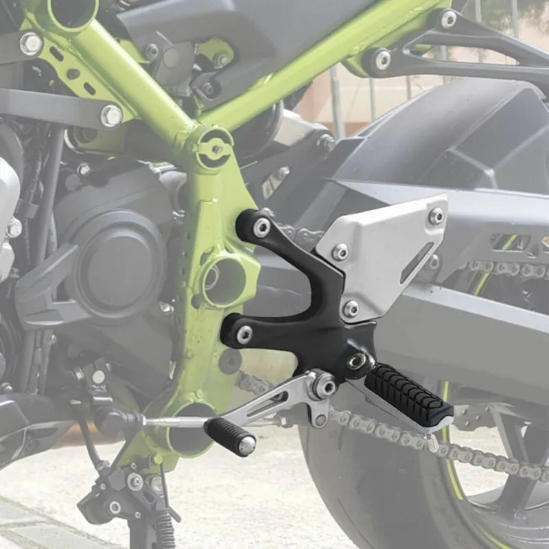 Motorcycle Front Rider Footpeg Pegs Pedal Bracket For Kawasaki Z900 2017-2024 2018 2019 2020