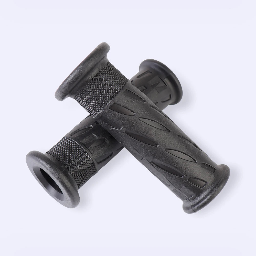 Triumph Bonneville Motorcycle Handlebar Grips 22mm 28mm High Quality Rubber Striped Non-Slip Shockproof Handle Bar Grip Cover for Bonneville Bobber T100 T120 Speedmaster Thruxton 1200 Euro 5 – Black (1 Pair)
