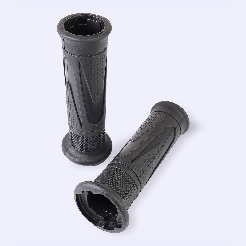 Triumph Motorcycle Handlebar Grips 25mm High Quality Rubber Striped Non-Slip Shockproof Handle Bar Grip Cover for Street Triple 765 Speed Triple Tiger 900 1200 Rocket 3 Scrambler 1200 Daytona Trident 660 – Black (1 Pair)