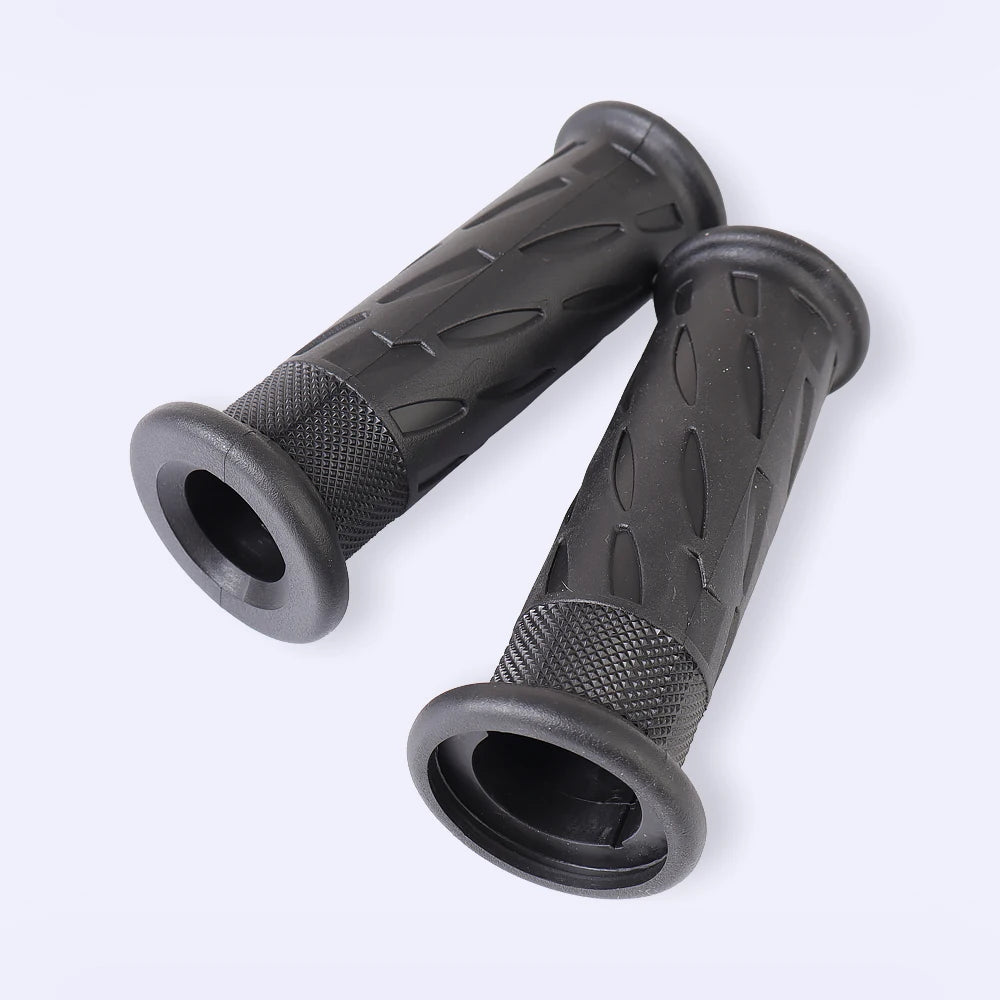 Triumph Bonneville Motorcycle Handlebar Grips 22mm 28mm High Quality Rubber Striped Non-Slip Shockproof Handle Bar Grip Cover for Bonneville Bobber T100 T120 Speedmaster Thruxton 1200 Euro 5 – Black (1 Pair)