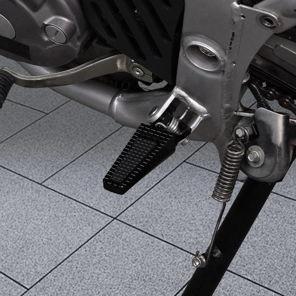 Kawasaki Z650 Anniversary / Z650RS / Z1000SX / ZX-6R / ZX-9R Front Foot Pegs – Adjustable 360° or Straight – CNC Aluminum + Rubber – 7 Colors – $75–$90
