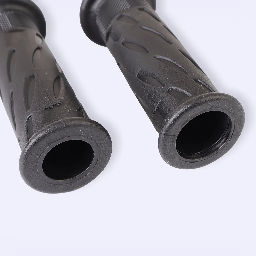 Triumph Bonneville Motorcycle Handlebar Grips 22mm 28mm High Quality Rubber Striped Non-Slip Shockproof Handle Bar Grip Cover for Bonneville Bobber T100 T120 Speedmaster Thruxton 1200 Euro 5 – Black (1 Pair)